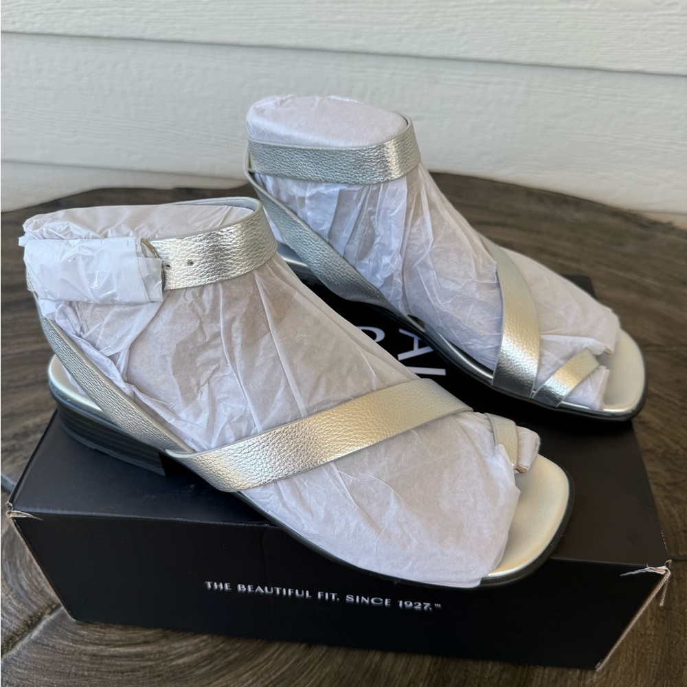 Women’s Naturalizer Silver Women's Sandals Size 10M